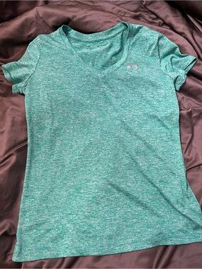Under Armour Women's V-Neck Performance Tee size XS